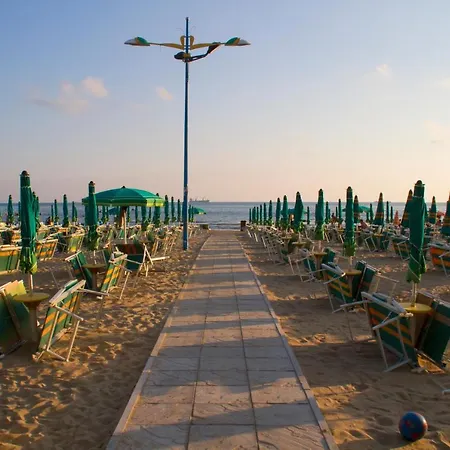 Perandor Beach Hotel 4*